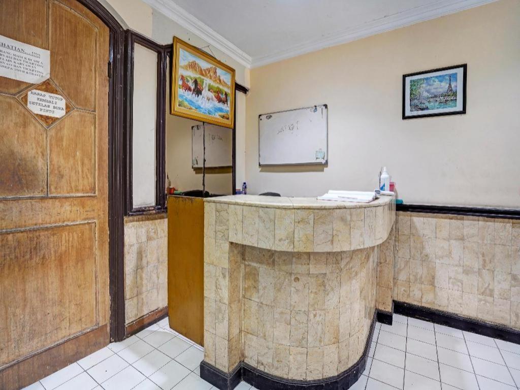 Hotel Spot On 90147 Gosepa Ambengan Plaza à Sorabaya Extérieur photo